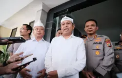 Gubernur Jawa Barat Dedi Mulyadi mengatakan dirinya bahagia digugat Forum Kepala Sekolah SMA Swasta (FKSS) Jawa Barat. (Sumber: Diskominfo Depok)