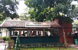 Toko Bubur DPR (Di Bawah Pohon Rindang) (Sumber: Dokumentasi Penulis | Foto: Dias Ashari)