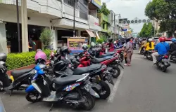 Ilustrasi Juru parkir (Sumber: Redaksi AyoBandung.com | Muhammad Ikshan)