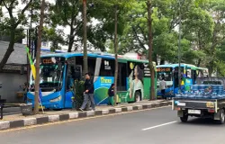 DAMRI Bukan Bus Sultan, Tapi Padat Merayap Seperti Cintaku Padamu (Sumber: ayobandung.id | Foto: Ikbal Tawakal)