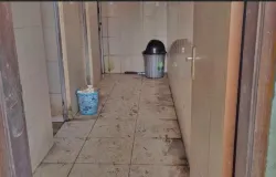 Contoh toilet umum yang tidak terawat di Bandung (1 Desember 2025). (Foto: Dhiiqa Ramadhan)