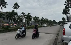 Salah satu polisi tidur yang ada di jalan tersebut membuat warga resah. Batununggal, Kota Bandung, Selasa 2 Desember 2025. (Sumber: Dokumentasi Penulis | Foto: Alyssa Aura Jacinta)