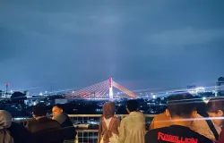 Bandung malam hari selalu punya cara untuk menenangkan kepala (Sumber: Dokumentasi Penulis)