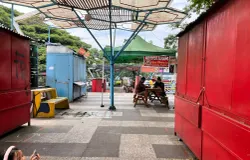 Pengunjung Teras Cihampelas di hari kerja pukul 09.30 pada hari Senin (1/12/2025) (Foto: Ammara Ziska)