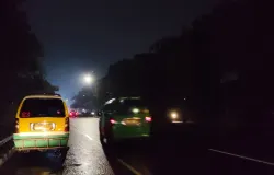 Suasana jalanan daerah Tegallega di jam 21.00 WIB yang sudah tidak terlihat oleh pengendara, Jumat (28/11/2025). (Sumber: Dokumentasi Penulis Foto: Nadya Ulya Zagita)