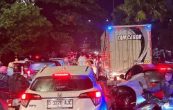Kemacetan Bandung Pada malam hari (21.52 WIB) di Jln. Terusan Buah Batu. (Sumber: Dokumentasi Penulis | Foto: Muhammad Airell Fairuzia)