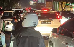 Kemacetan di salah satu ruas jalan Kota Bandung di Jl. A. Yani  Kacapiring. 01/12/25 (Sumber: Naila Husna Ramadan)