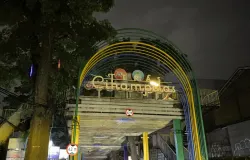 Tulisan “Teras Cihampelas” yang dulu ramai, sekarang terlihat sunyi dan sepi 
(1/12/2025) (Sumber: Calya Pratista) (Sumber: Calya Pratista | Foto: Calya Pratista)