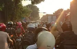 Kemacetan parah yang terjadi sepanjang jalan Soekarno Hatta, pada 2 Desember 2025. (Sumber: Athhar Jundi Pratama Attaqa)
