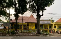 Trotoar di jalan sumbawa kota Bandung 03/12/2025. (Sumber: Dok. pribadi | Foto: Radhit adhiyaksa hermanto)