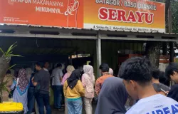Suasana Antre Batagor dan Baso Cuankie Serayu (Sumber: Dokumentasi Pribadi | Foto: Miya Siti Nurimah)