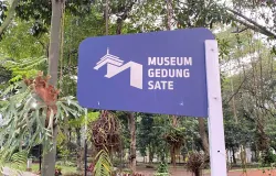 Gedung Sate merupakan bangunan bersejarah di Kota Bandung yang menjadi ikon Jawa Barat. (Dokumentasi Penulis)