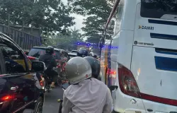 Suasana padat di Jalan Soekarno-Hatta, Bandung (sumber: dokumentasi lapangan oleh fatih) (Sumber: Fatih | Foto: Fatih)