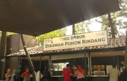Toko Bubur Dibawah Pohon Rindang (DPR). (Sumber: Dokumen Pribadi)