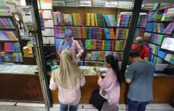  Tahun 2002, Palasari bukan sekadar pasar buku. Ia adalah universitas paralel bagi mahasiswa UIN Bandung (Sumber: ayobandung.com | Foto: Irfan Al-Farisi)