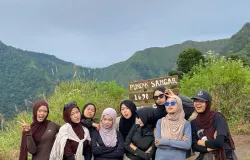 Para anak muda yang gemar mendaki gunung di Bandung. (Sumber: Dok. pribadi | Foto: Mila Aulia)