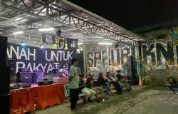 Aliansi Bandung Melawan menggelar Diskusi Publik bertema “Jaga Lahan Lawan Tiran” pada 12 Desember 2025 di Balai RW Dago Elos, Kota Bandung. (Sumber: ayobandung.id | Foto: Halwa Raudhatul)