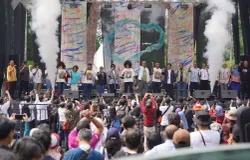 Suasana pembukaan Pasar Seni ITB. (Sumber: fsrd,itb)