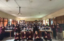 Pengabdian Kepada Masyarakat berupa edukasi literasi digital bagi siswa SMPN 1 Dayeuhkolot. (Sumber: Dok. Penulis)