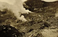 Gunung Papandayan tahun 1920-an. (Sumber: KITLV)