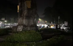 Suasana di tugu Jl Diponegoro dan Jl Citarum pada malam hari, Senin 1 Desember 2025 pukul 1 dini hari (Sumber: Dokumentasi penulis | Foto: Mazayya Ameera Aditya)