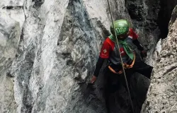 Karst Citatah memiliki potensi besar sebagai wisata alam, olahraga, dan edukasi, seperti aktivitas panjat tebing. (Sumber: Dokumentasi Penulis)