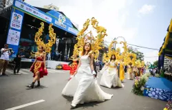 Festival seni dan budaya bukan sekadar hiburan. Itu pengingat bahwa kota hidup dan waras. (Sumber: ayobandung.com | Foto: Muslim Yanuar Putra)
