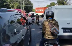 Kemacetan di jalan Soekarno Hatta. (Sumber: Dokumentasi Pribadi | Foto: Iwan Fauzi))