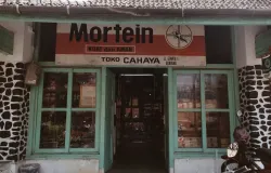 Penampilan Depan Toko Cahaya di Jalan Gempol (Sumber: Dok. Pribadi | Foto: Annisa Rahma Putri)