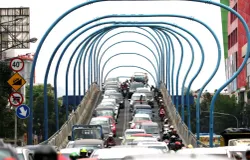 Kemacetan di Flyover Antapani. (Sumber: Ayobandung | Foto: Kavin Faza)