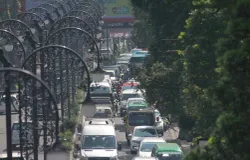 Sejumlah kendaraan terjebak kemacetan di Kota Bandung. (Sumber: Ayobandung | Foto: Irfan Al Faritsi)