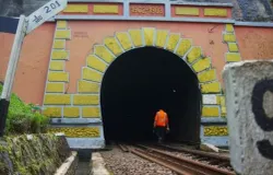 Terowongan Kereta Sasaksaat. (Sumber: Ayobandung)