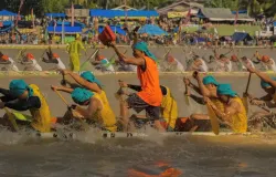 Pacu Jalur merupakan salah satu tradisi yang telah ada sejak abad ke-17. (Sumber: mediacenter.riau.go.id)