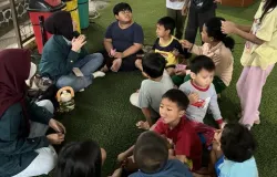 Sekelompok mahasiswa ITB menggelar kegiatan edukatif dan partisipatif di Taman Cascade, Jalan Kebon Bibit, Kota Bandung. (Sumber: Dokumentasi Penulis)