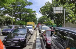 Kemacetan di Kota Bandung. (Sumber: ayobandung.id | Foto: Muslim Yanuar Putra)