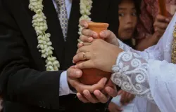 Angka pernikahan di Indonesia menurun, sedangkan praktik kohabitasi meningkat. (Sumber: Pexels/Arbiansyah Sulud)