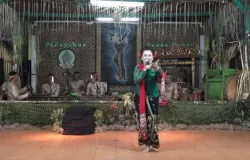 Pentas kesenian Bangreng di Sumedang. (Sumber: YouTube JagabudayaJabar)