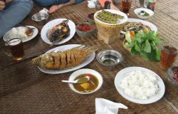 Ilustrasi masakan khas Sunda. (Sumber: Wikimedia Commons/M Toegiono)