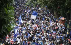 Konvoi Persib Bandung Juara Liga 1 tahun 2025. (Sumber: Ayobandung.id | Foto: Magang Foto/Lukman Hidayat)