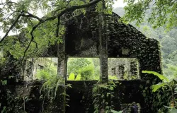 Reruntuhan Stasiun Radio Malabar di Gunung Puntang. (Sumber: Ayobandung)