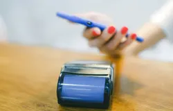 E-wallet dan produk pembayaran digital lainnya memang sangat memudahkan. (Sumber: Pexels/Anna Shvets)