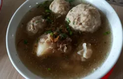 Semangkok Bakso Iga Gandapura. (Sumber: Dokumentasi Penulis | Foto: Dias Ashari)