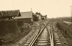 Jalur Trem Stasiun Rancaekek (Sumber: (Sumber: Digital Collection KITLV Universiteit Leiden) | Foto: Sumber Arsip)