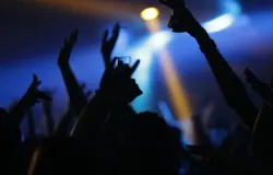 Ilustrasi nonton konser. (Sumber: Pexels/Aleksandar Pasaric)