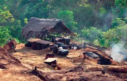 Kesibukan pagi di penambangan minyakbumi di Wonocolo. (Sumber: Dokumentasi Penulis | Foto: T Bachtiar)