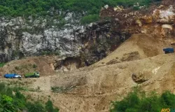 Ilustrasi tambang di kawasan Kabupaten Bandung Barat. (Sumber: ayobandung.id | Foto: Irfan Al-Faritsi)