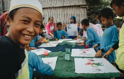 Apa langkah serius pemerintah dalam memenuhi kewajibannya menjamin pembiayaan pendidikan di sekolah, tidak hanya sekolah negeri, tapi juga sekolah swasta? (Sumber: Pexels/Yazid N)