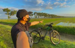 Kegiatan bersepeda yang biasa saya lakukan di pagi hari (Foto: Sam)