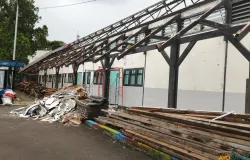 Pembongkaran gedung C SLBN A Pajajaran pada Jumat, 16 Mei 2025 sore. (Sumber: ayobandung.id | Foto: Gilang Fathu Romadhan)