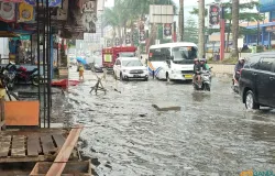 Banjir di kawasan pasar Lembang, Jumat 23 Mei 2025 (Sumber: ayobandung.id | Foto: Restu Nugraha)